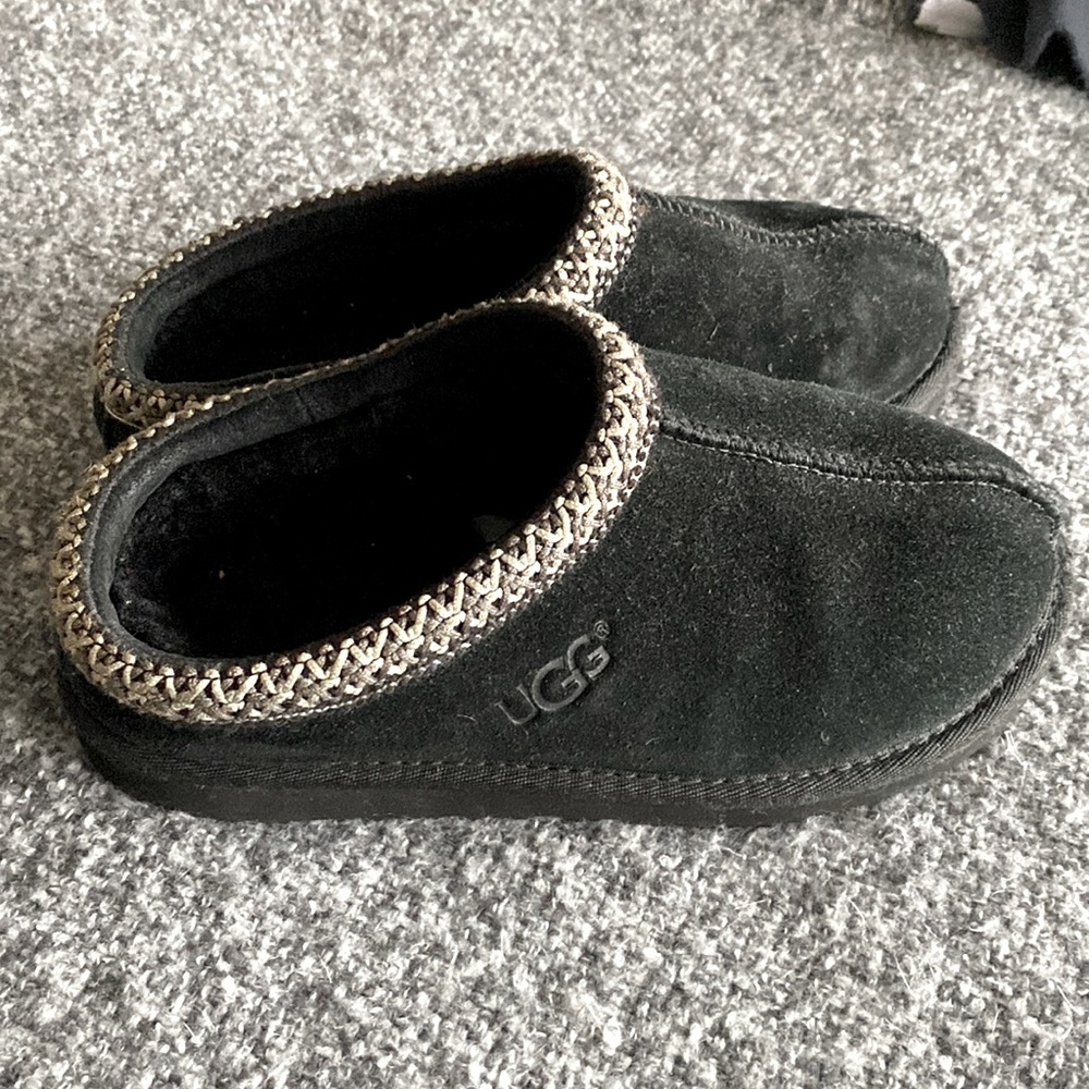 Kids size 2 Ugg Tasman shoes